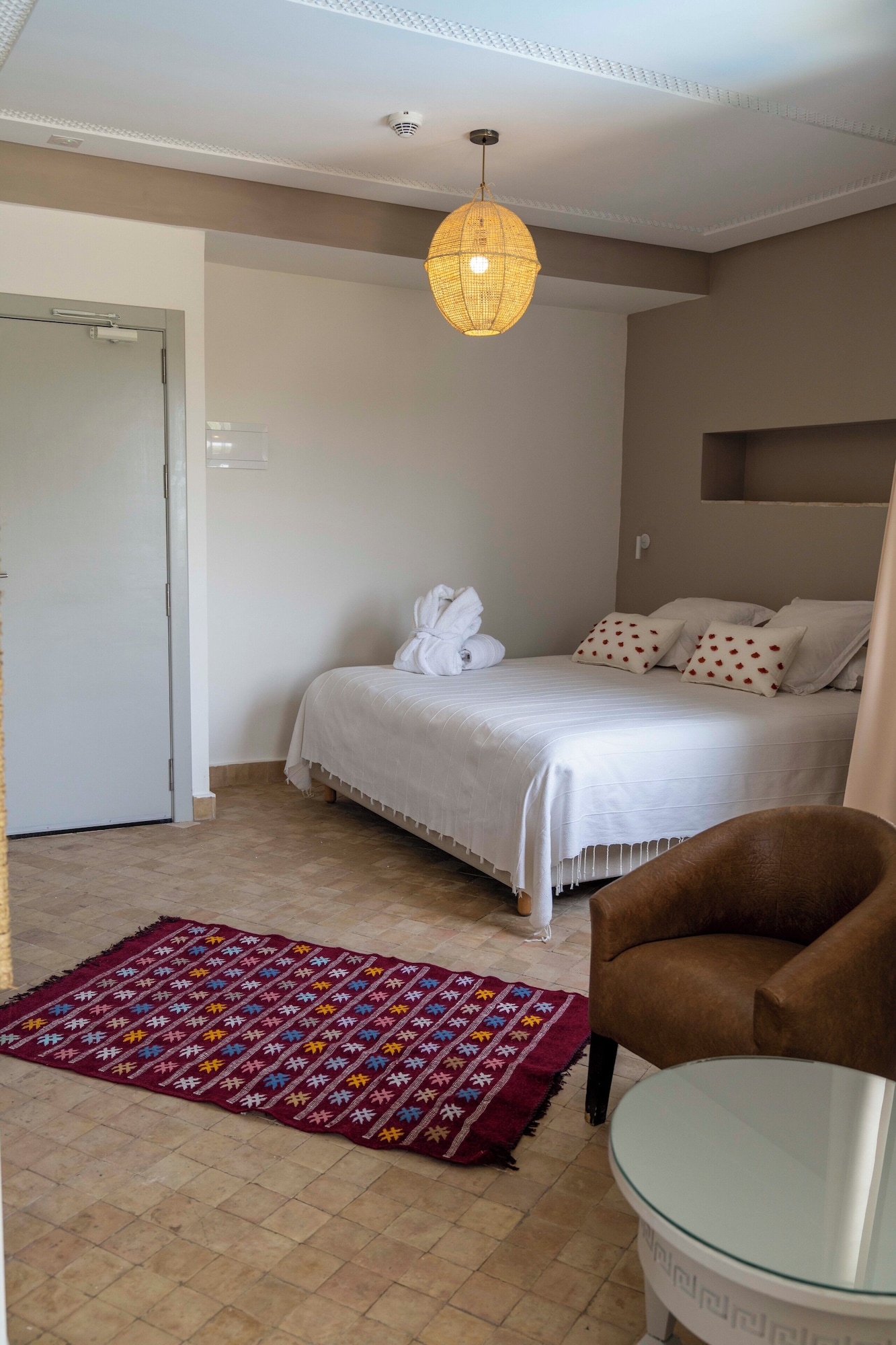 PANORAMIC, TRIPLE, KING BED, SOFA
