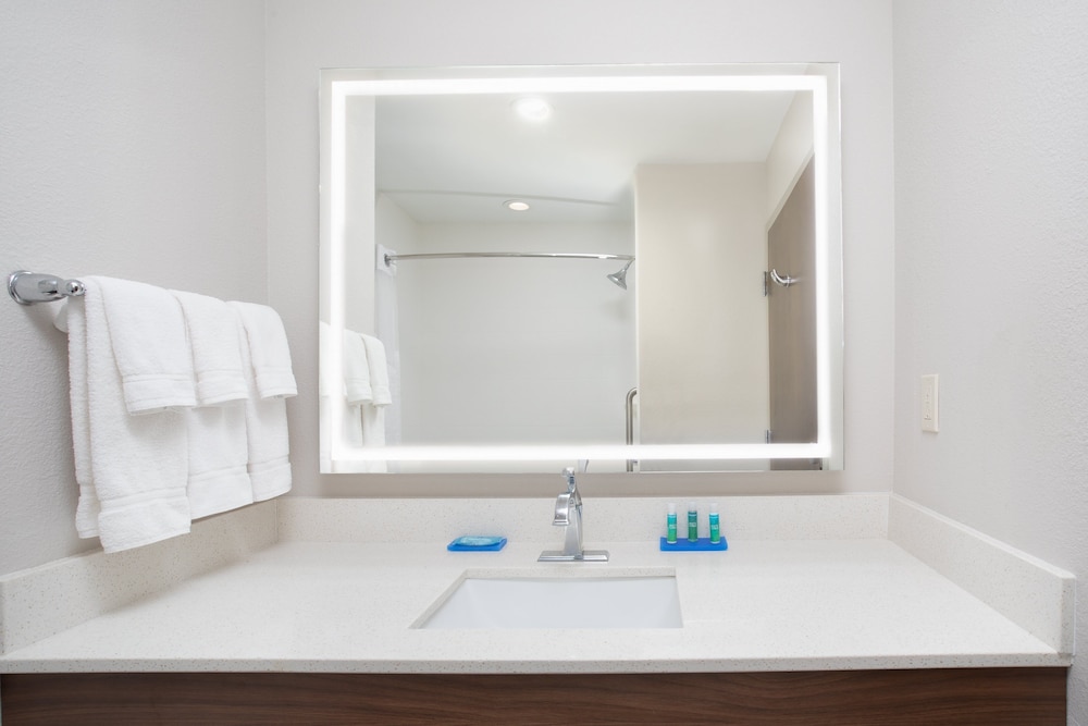 Holiday Inn Express Slidell 73/73