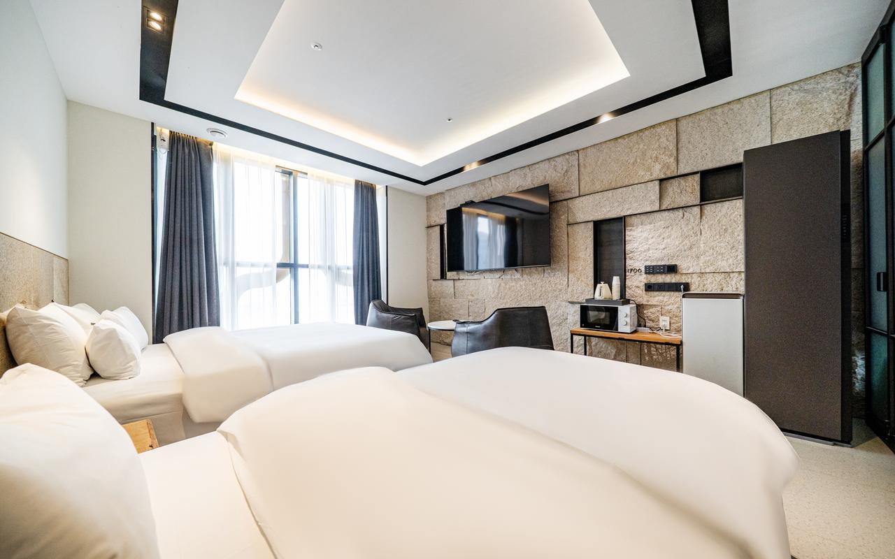 Royal, Suite