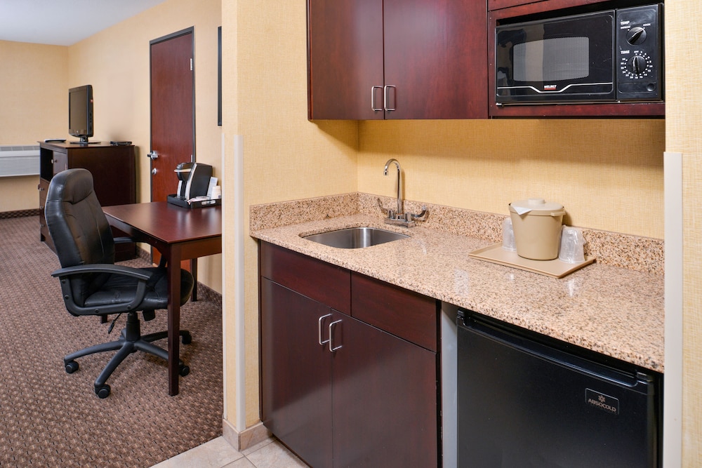 Holiday Inn Express Hotel And Suites Portland Jantzen Beach 56/68
