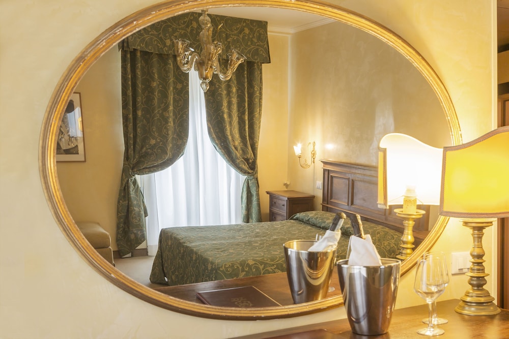 Rigel Hotel 33/73
