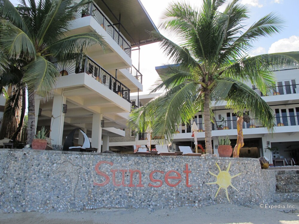 Sunset At Aninuan Beach Resort 70/74