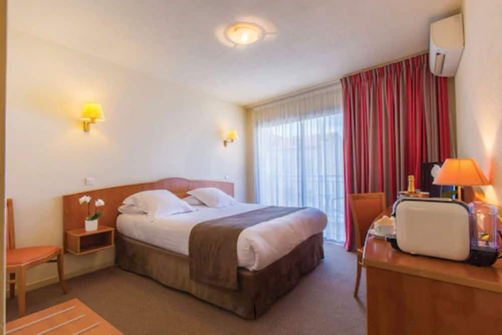 Abrial Hotel 11/58