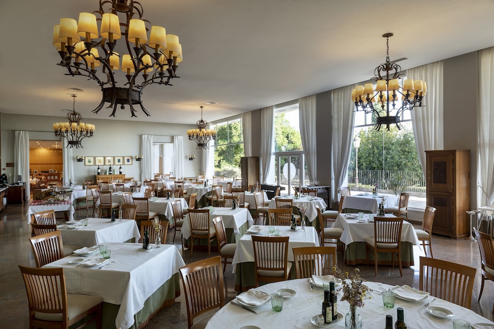 Parador de Cordoba Hotel 36/50