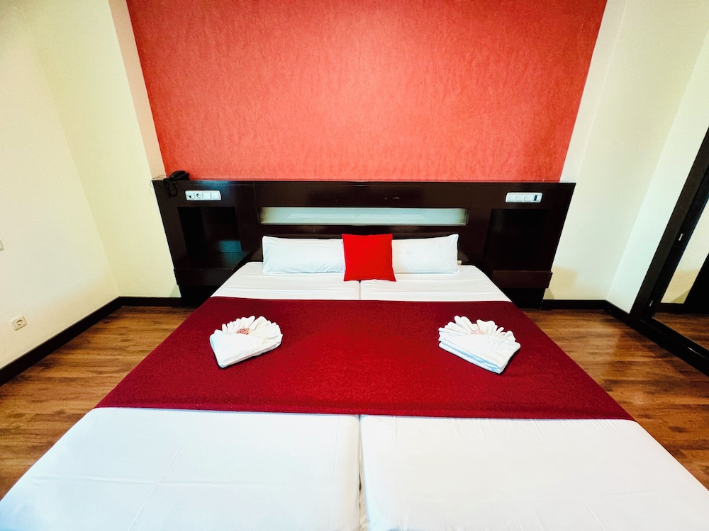 Hotel La Cantuena 16/35