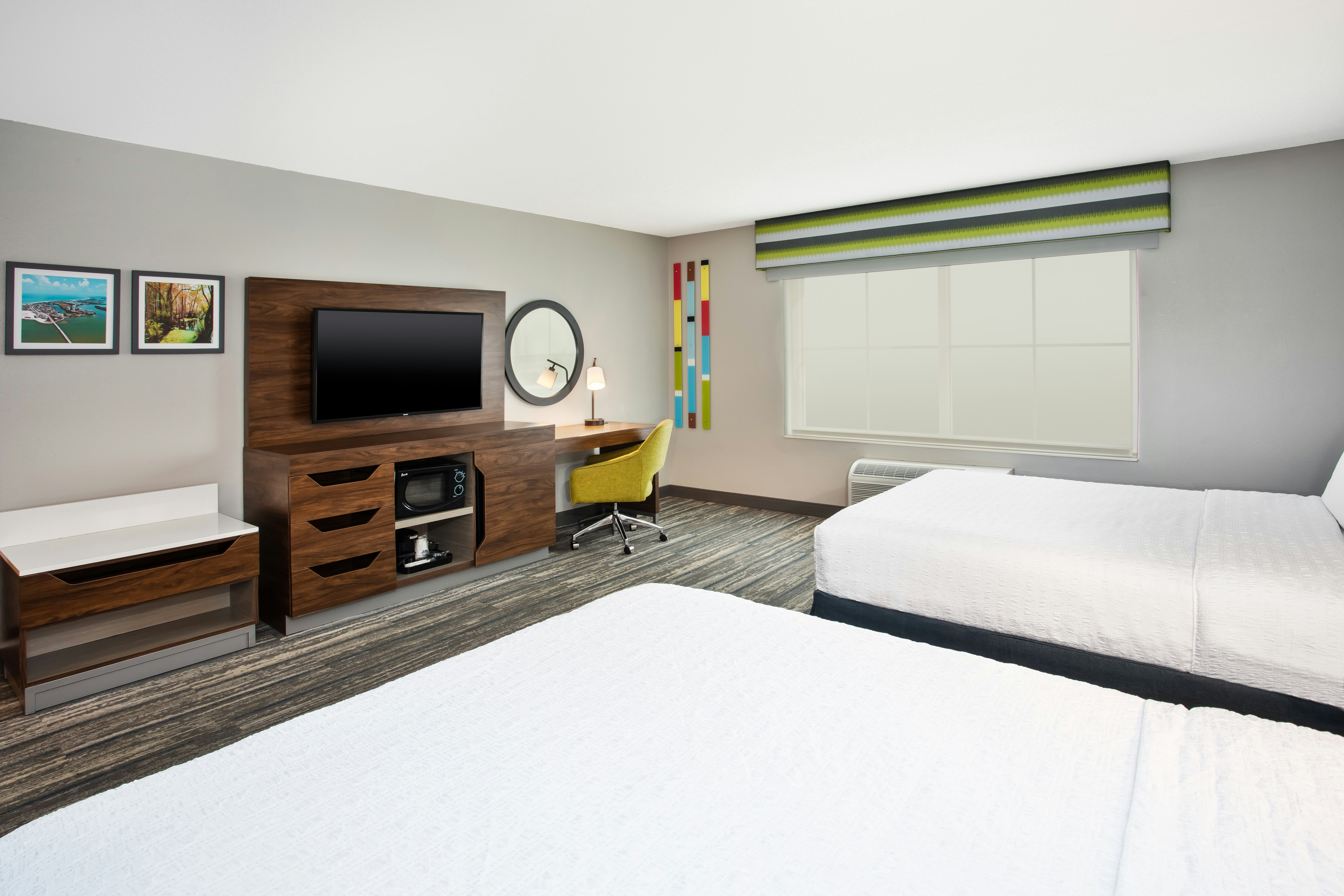 غرفة بسريرين كوين لذوي الإعاقة