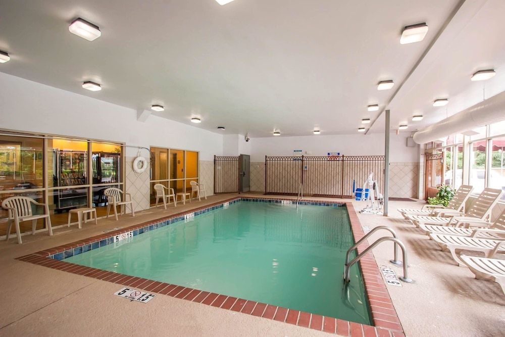 Quality Inn and Suites Germantown North 4/37
