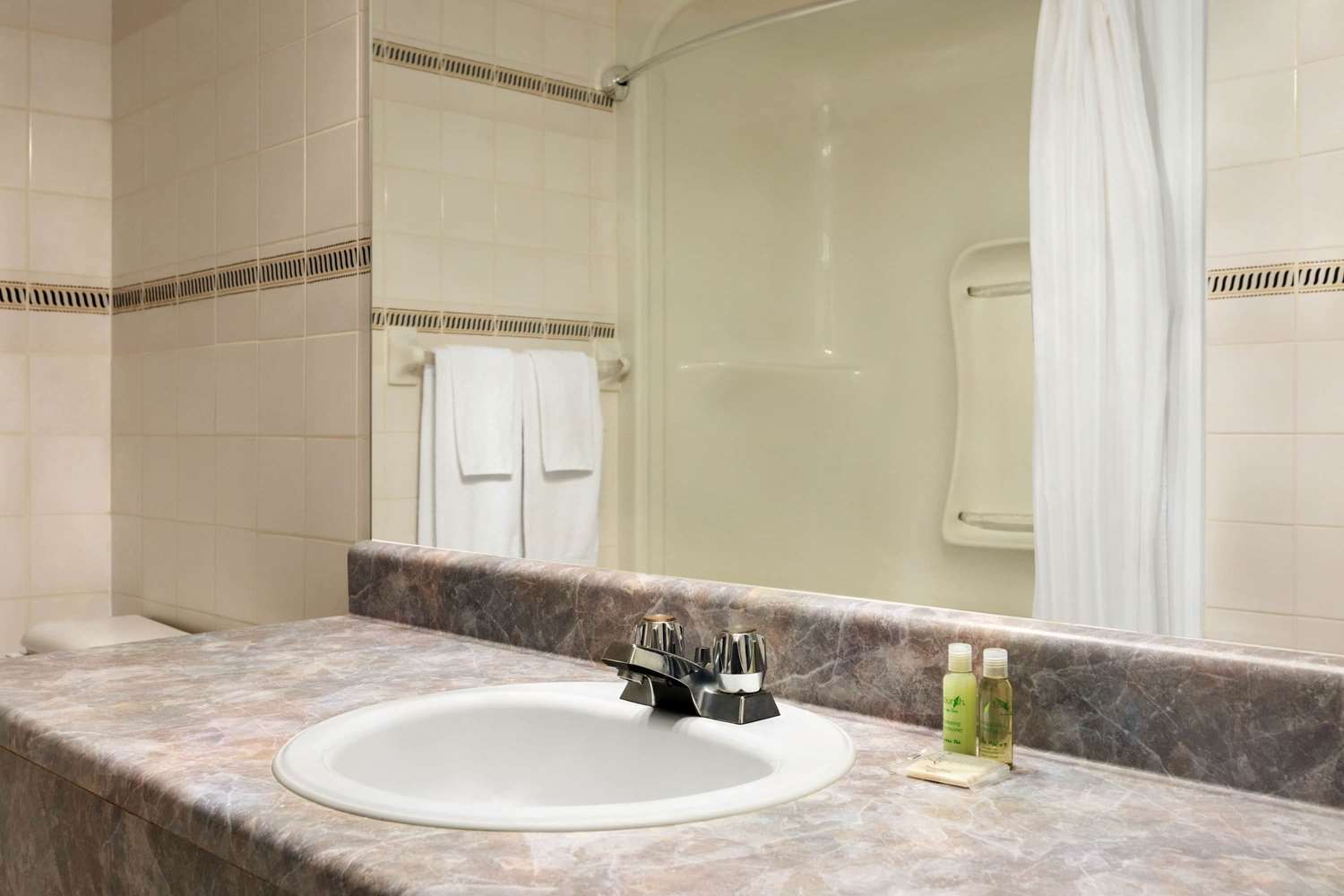 Travelodge by Wyndham Rigaud 20/20
