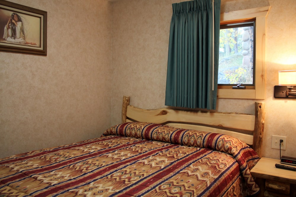 Spirit Lake Lodge and Snowmobile Rentals 19/63