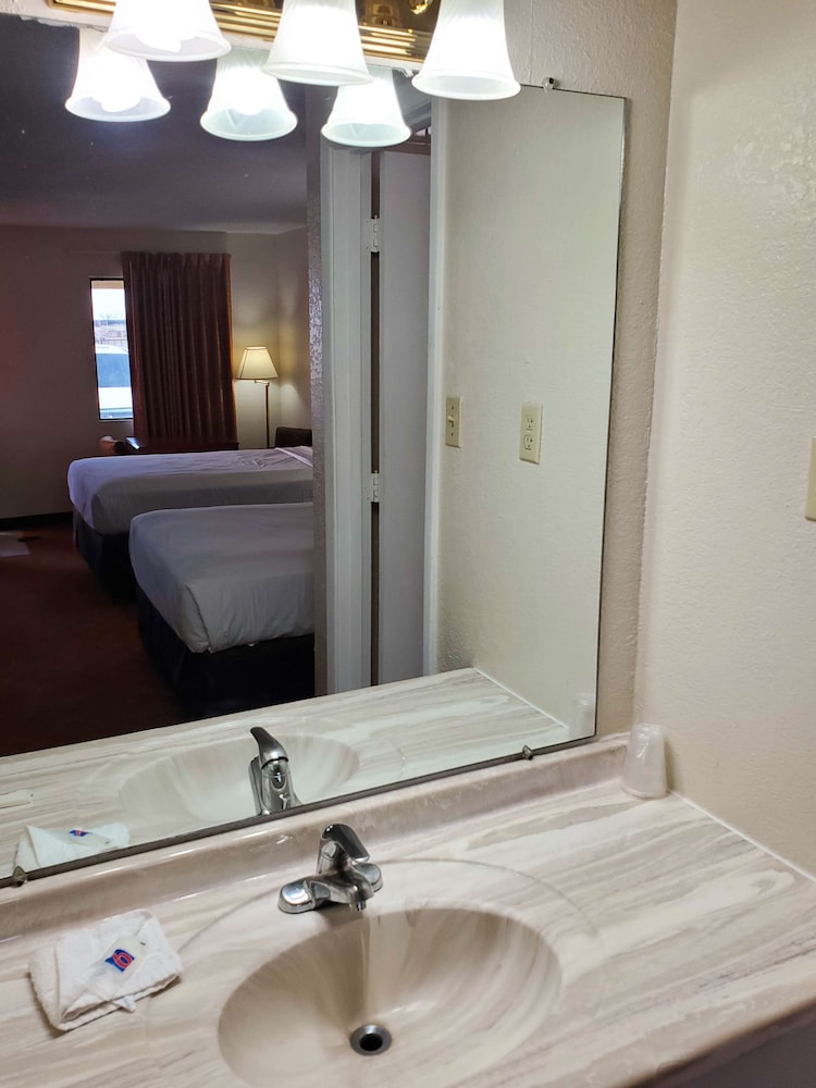 Red Roof Inn Shamrock 7/17