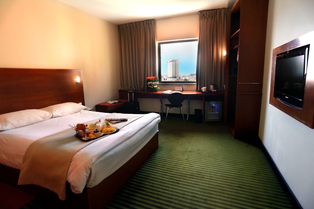 Ibis Hotel Amman 24/72