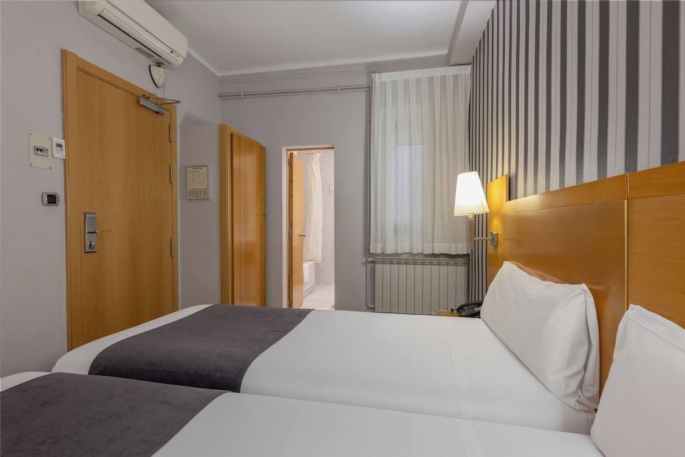 ROOM, SINGLE, DOUBLE BED