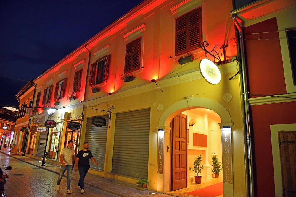 Promenade Hotel 3/32