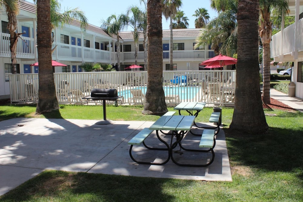 Motel6 Coalinga, CA - East 33/45