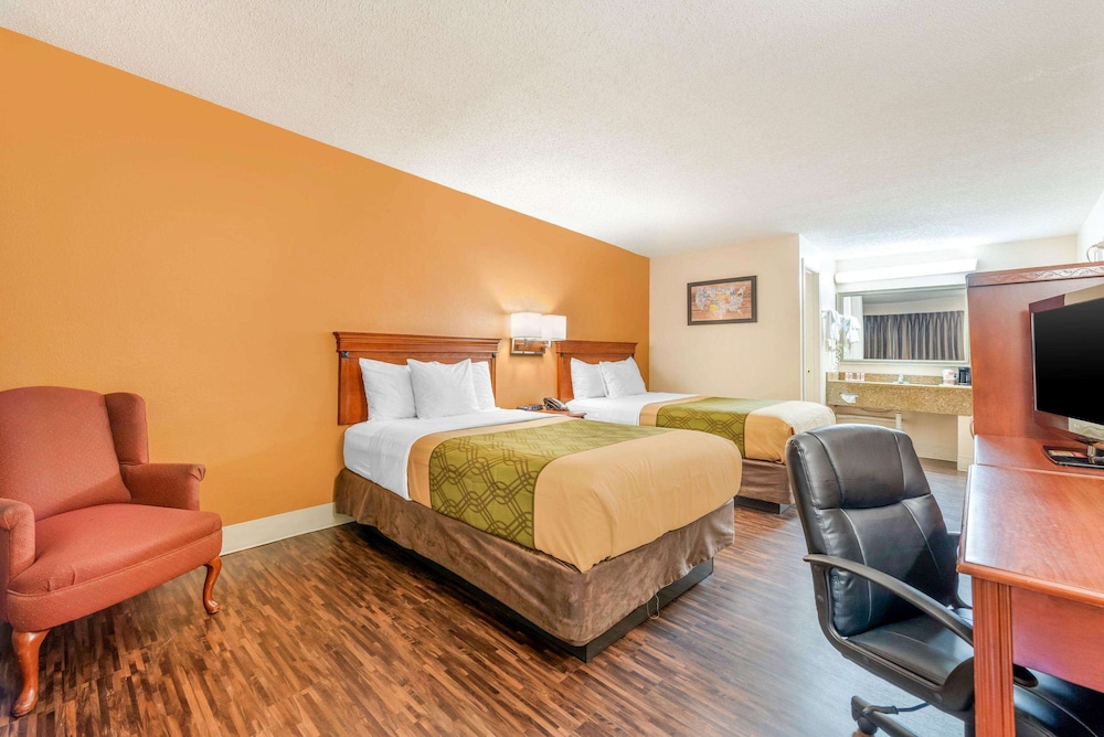 Econo Lodge Louisville Downtown 17/44
