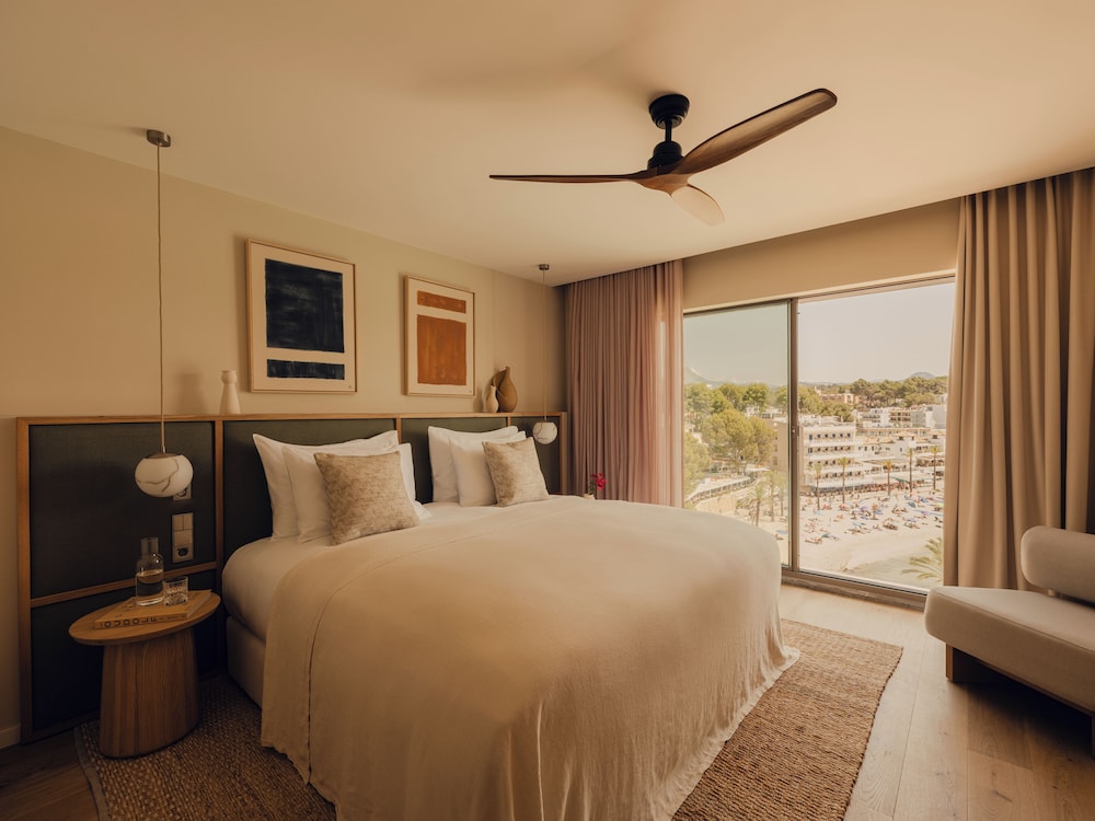 DELUXE, BEACH VIEW
