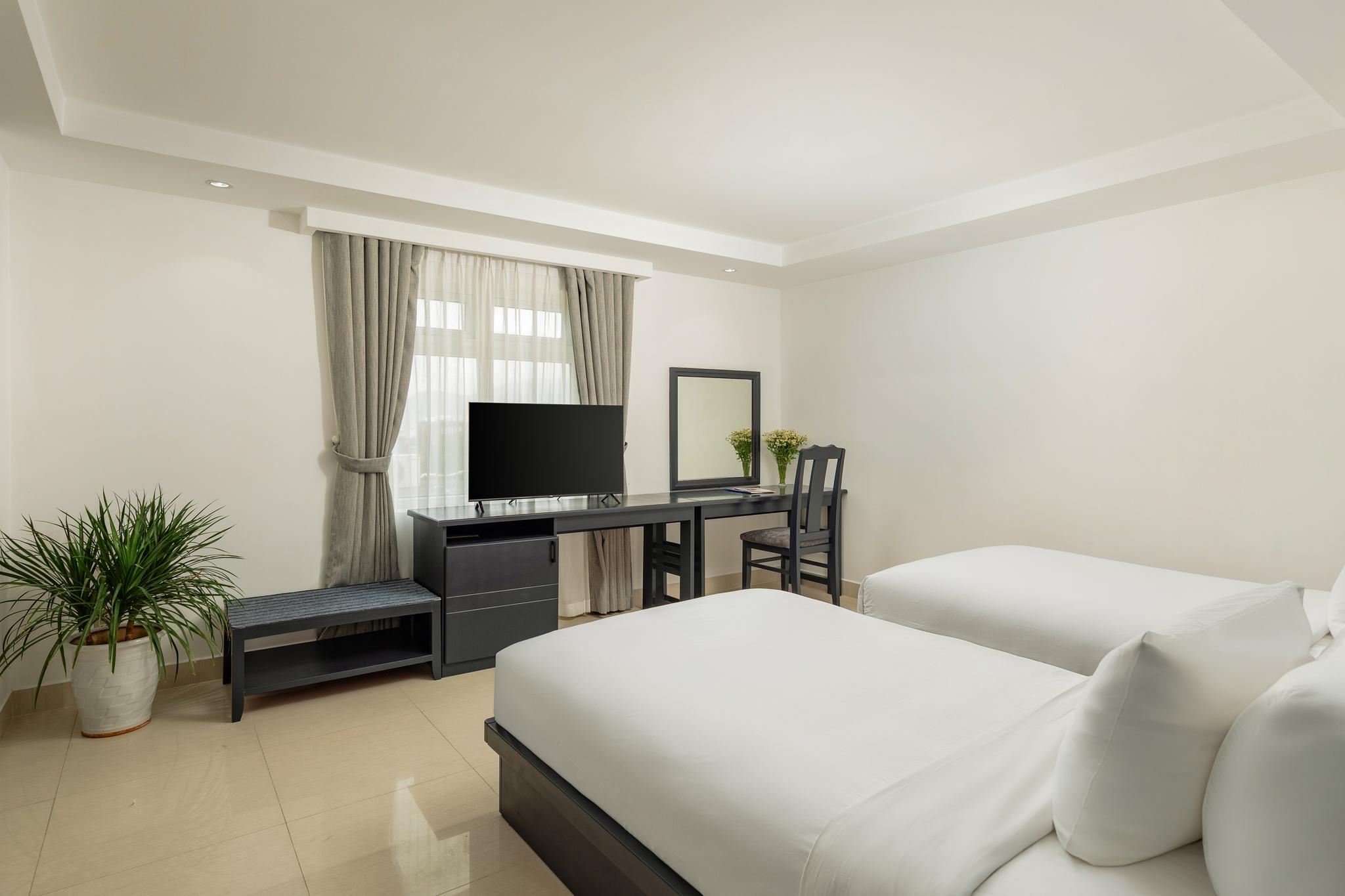 Super, Twin Beds