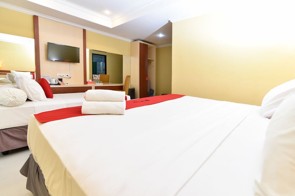 Reddoorz Plus Near Mall Bali Galeria 2 19/35