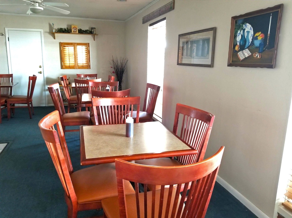 Americas Best Value Inn Belleville 21/34