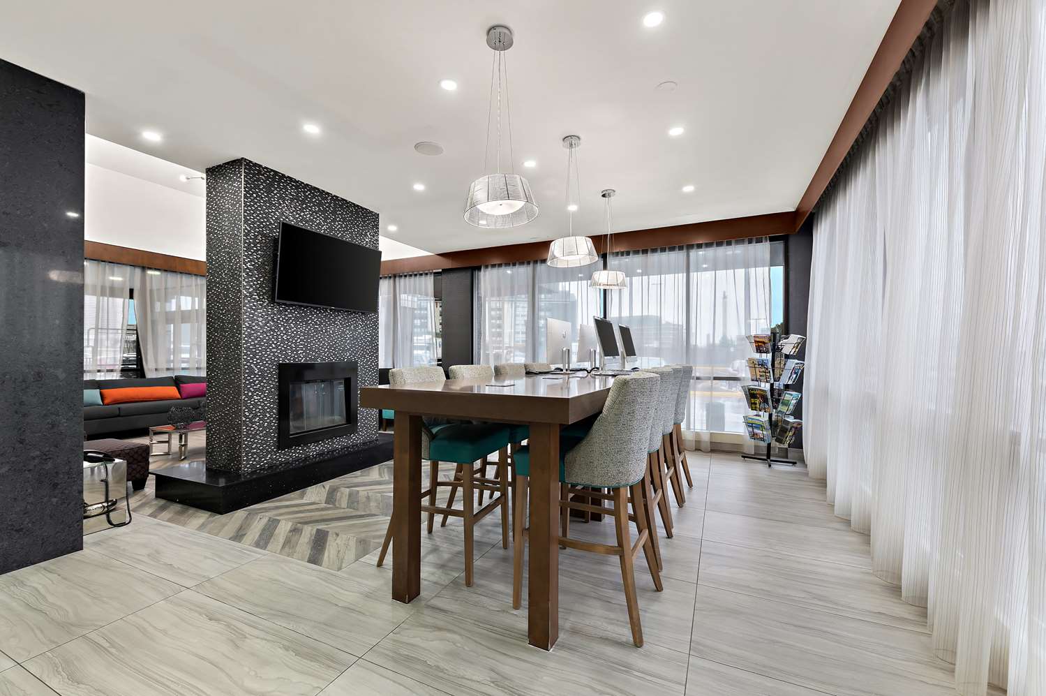 Best Western Plus Toronto North York Hotel and Suites 9/13