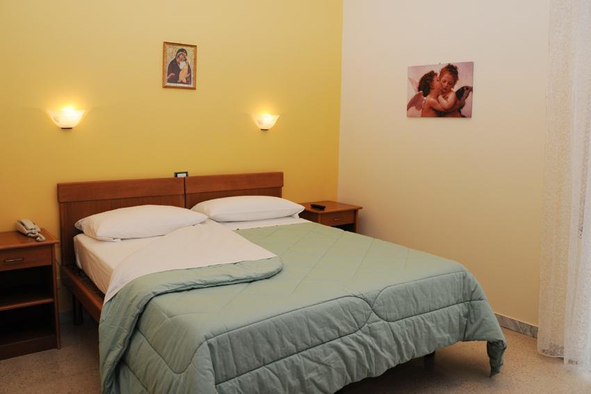 Room, Single, Double Bed
