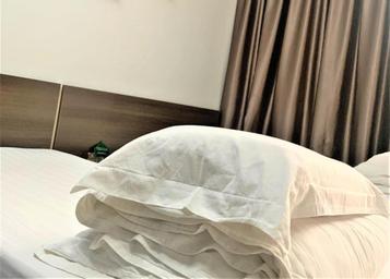 غرفة بسريرين منفصلين