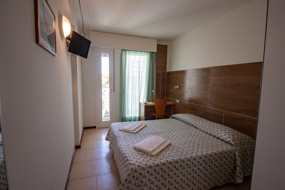 HOTEL AMBRA 4/50