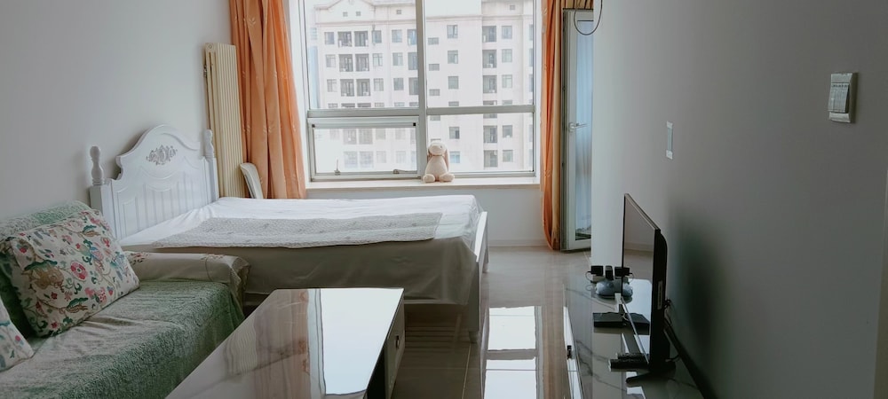Dalian Xiuzhu Building Apartment 50/50