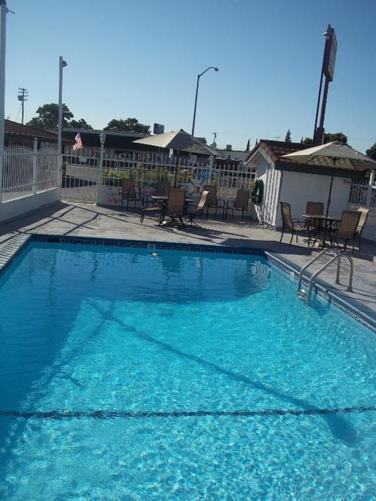 Holiday Motel Oakdale 1/66