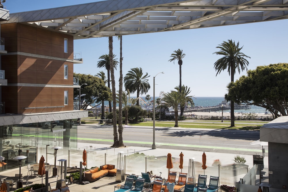 Shore Hotel 5/50