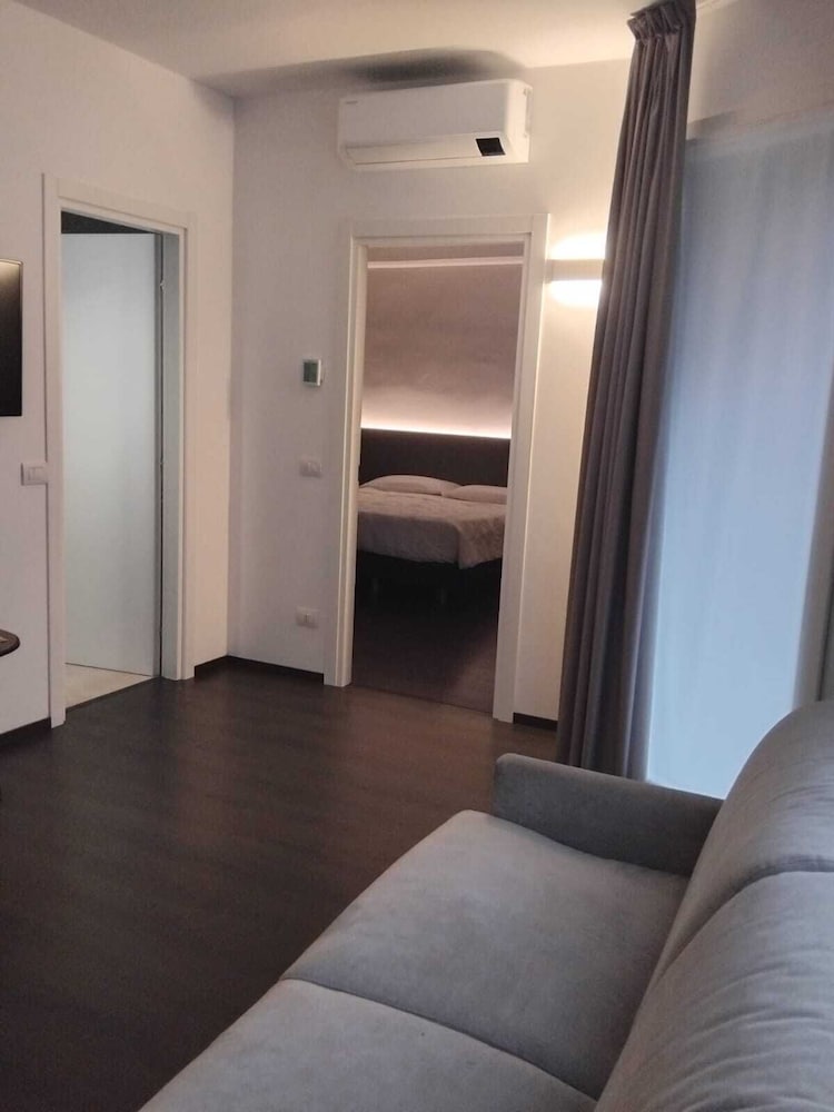 Venice Terminal Apartments and Suites 9/30