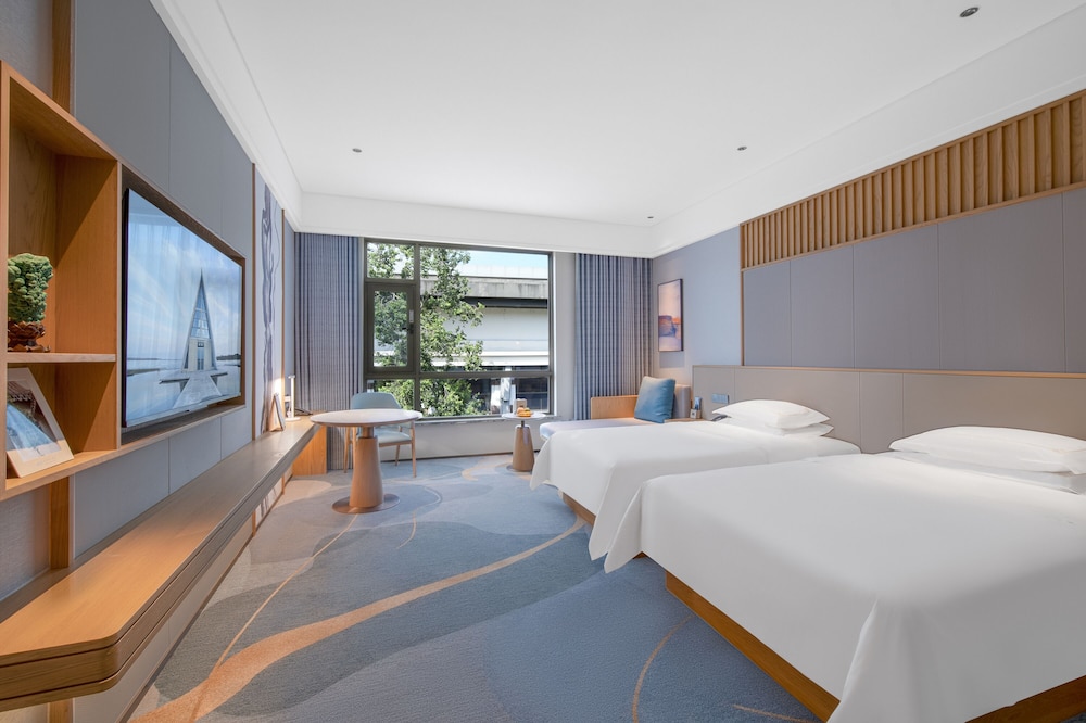DELUXE, TWIN BEDS, GARDEN VIEW