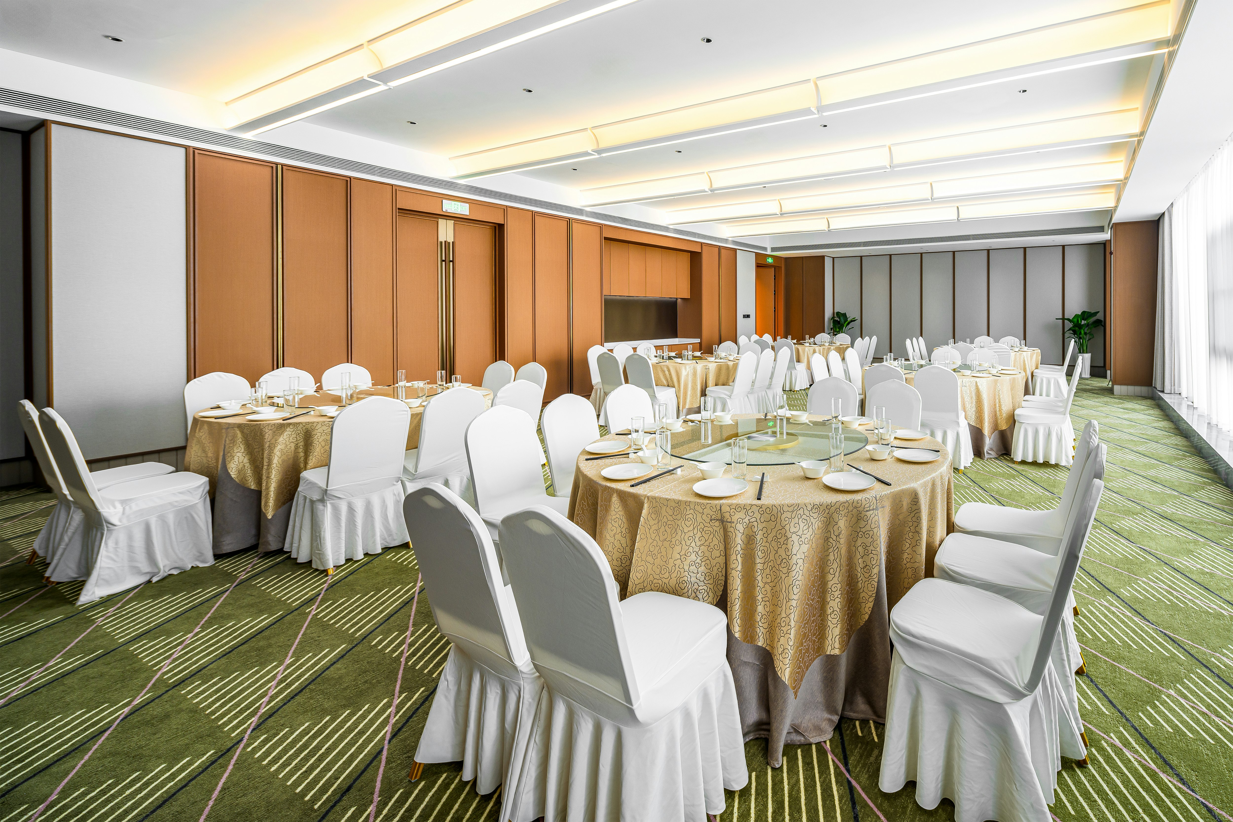 Hilton Garden Inn Xinyang East Railway Station 31/32
