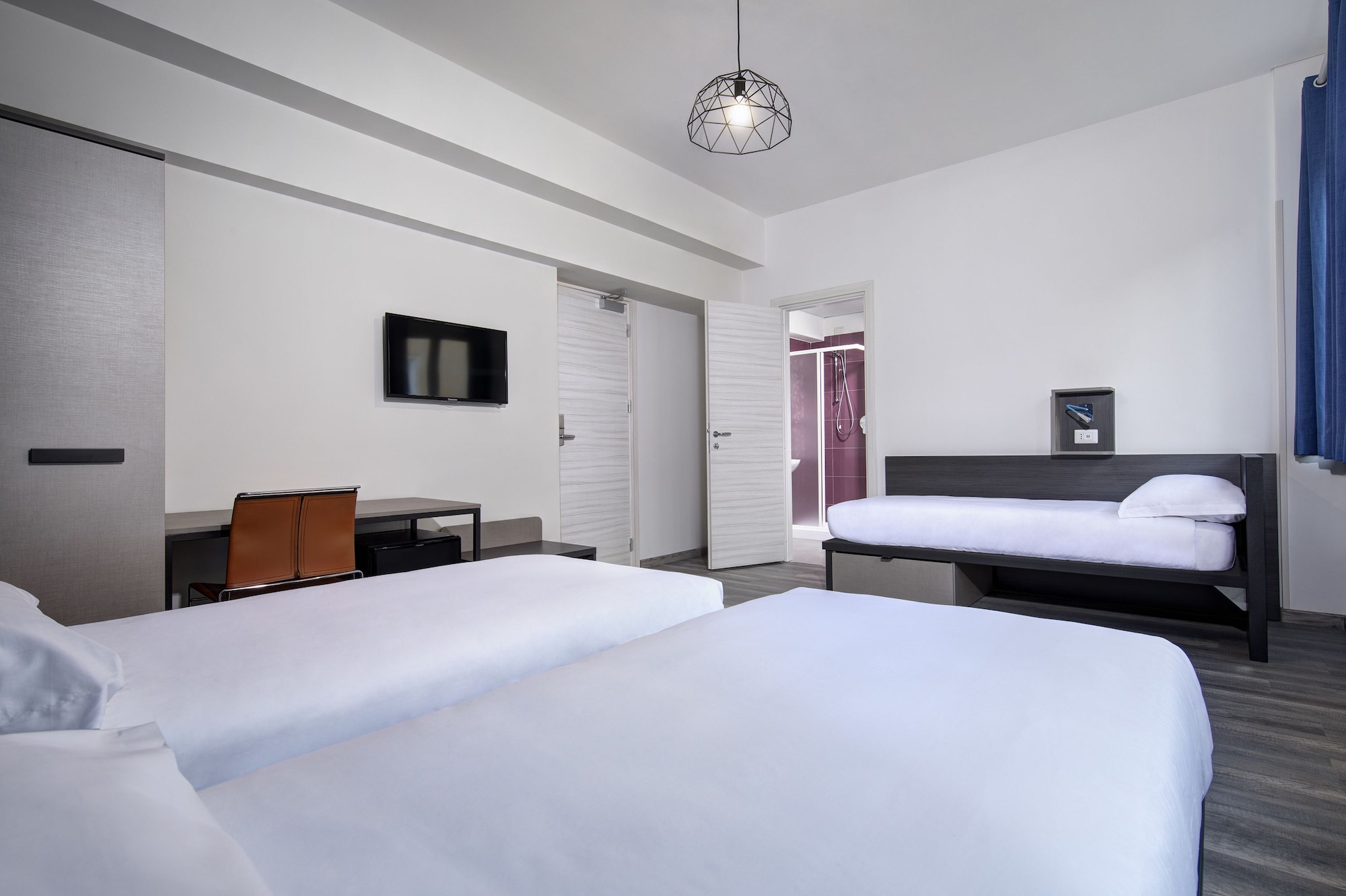 ROOM, TRIPLE, PRIVATE BATHROOM
