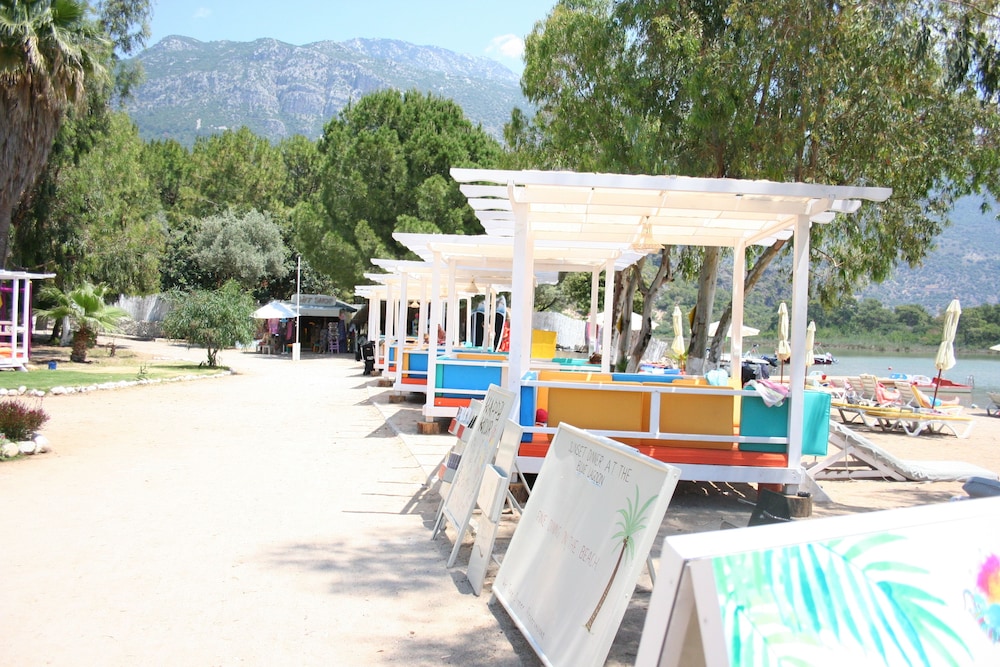 Sugar Beach Club 9/61
