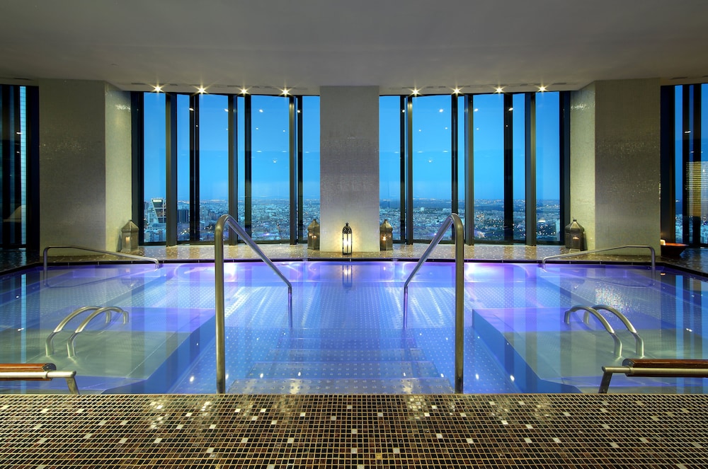 swimming pool spa