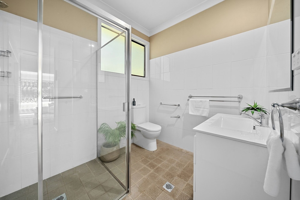 WHISPERING PINES BOUTIQUE ACCOMMODATION 45/50