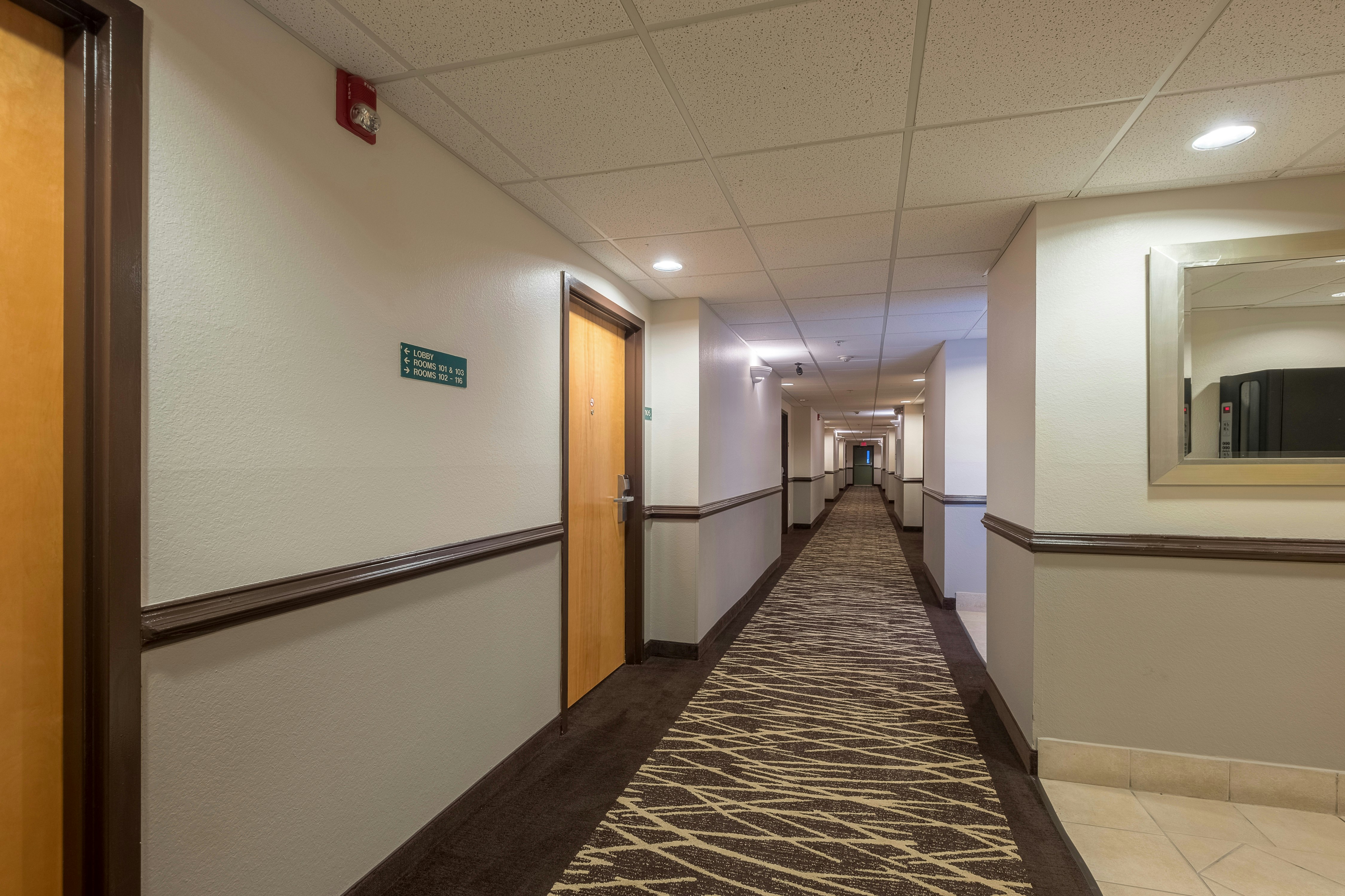 Red Roof Inn & Suites Biloxi 8/39