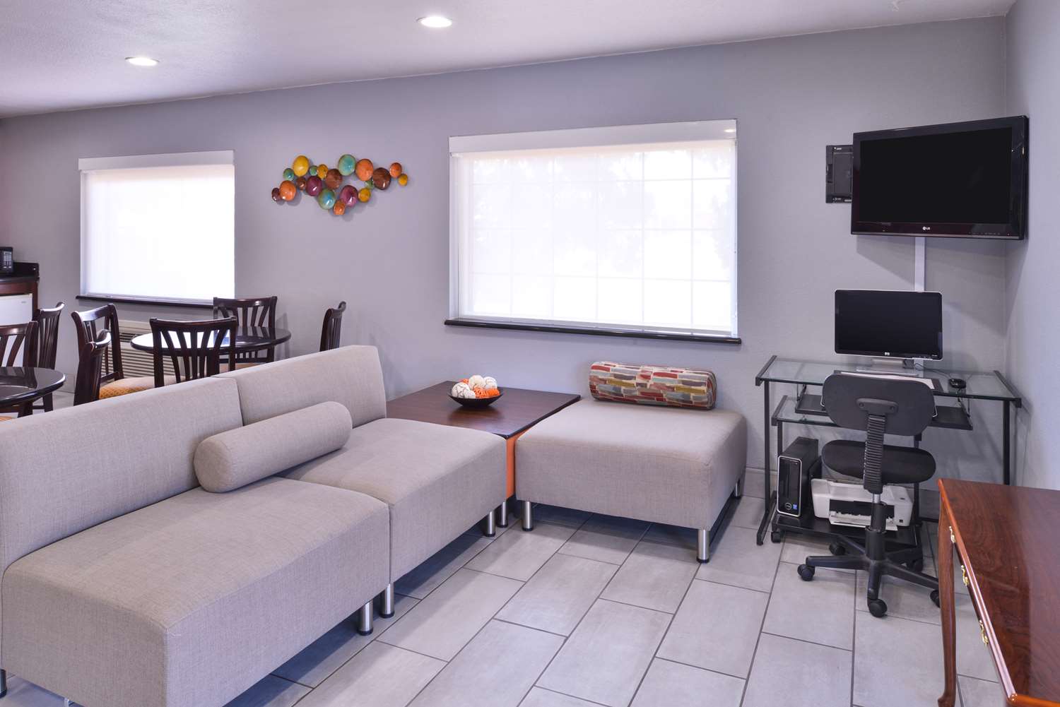 Americas Best Value Inn Batesville 18/33