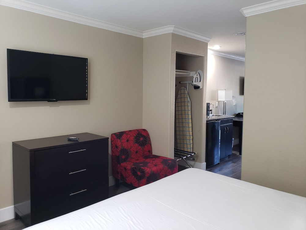 Fairview Inn And Suites Healdsburg 16/65