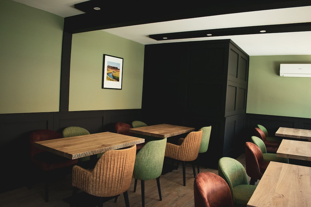 Logis Hotel Black and Green 22/50