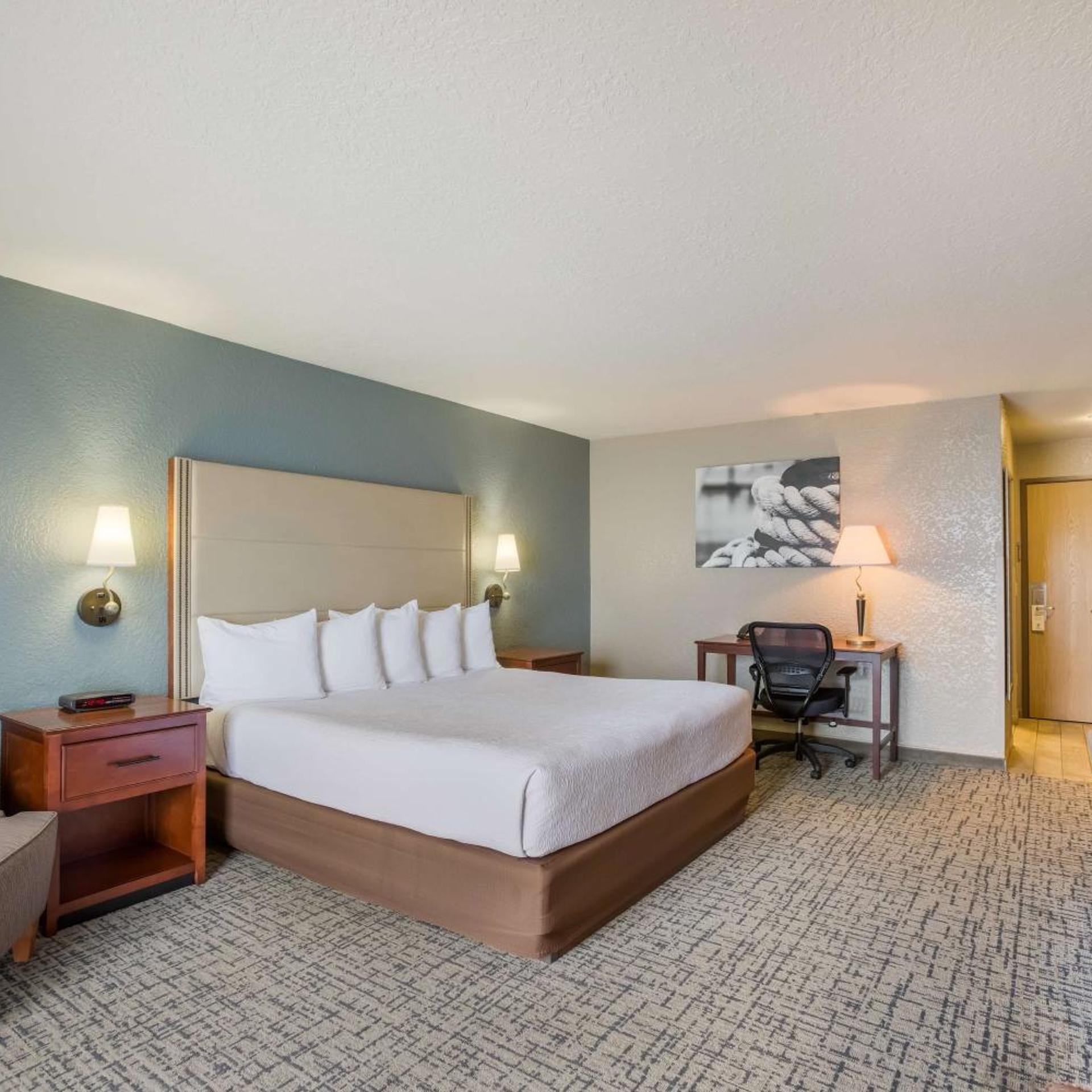 Room, King Bed, Lake Side, Lake View, Balcony