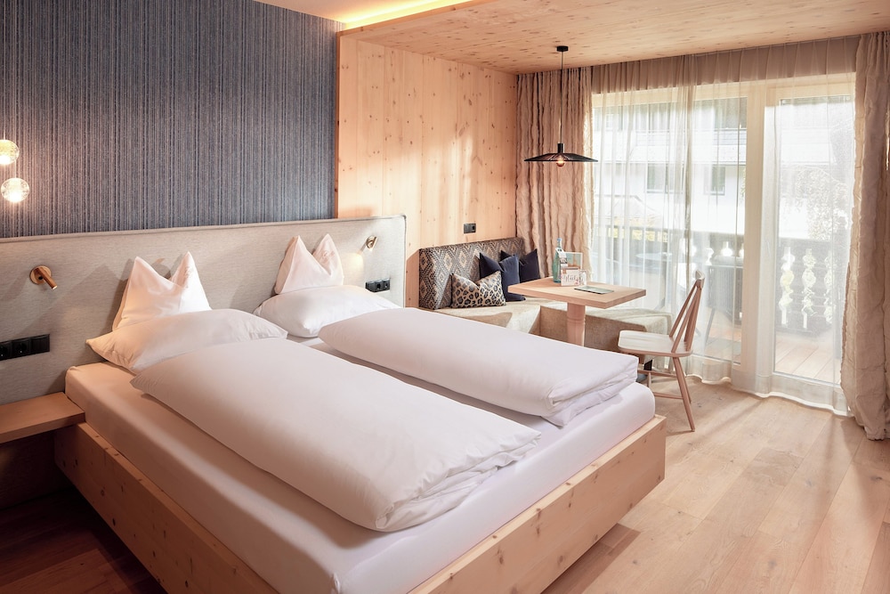 Hotel Neue Post 20/75