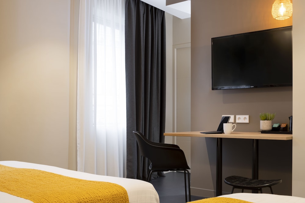 37 Lodge La Defense Courbevoie 34/35