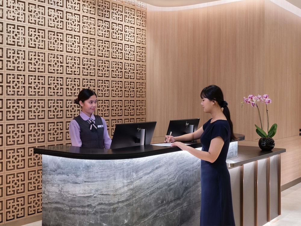 Grand Mercure Singapore Roxy 16/66