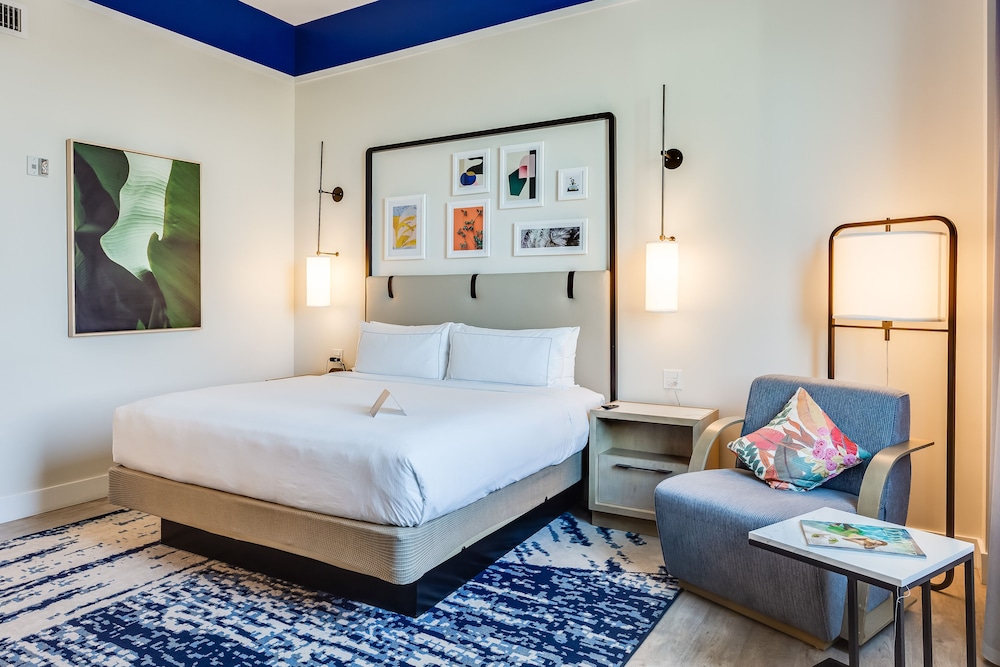 Superior, King Bed, Accessible