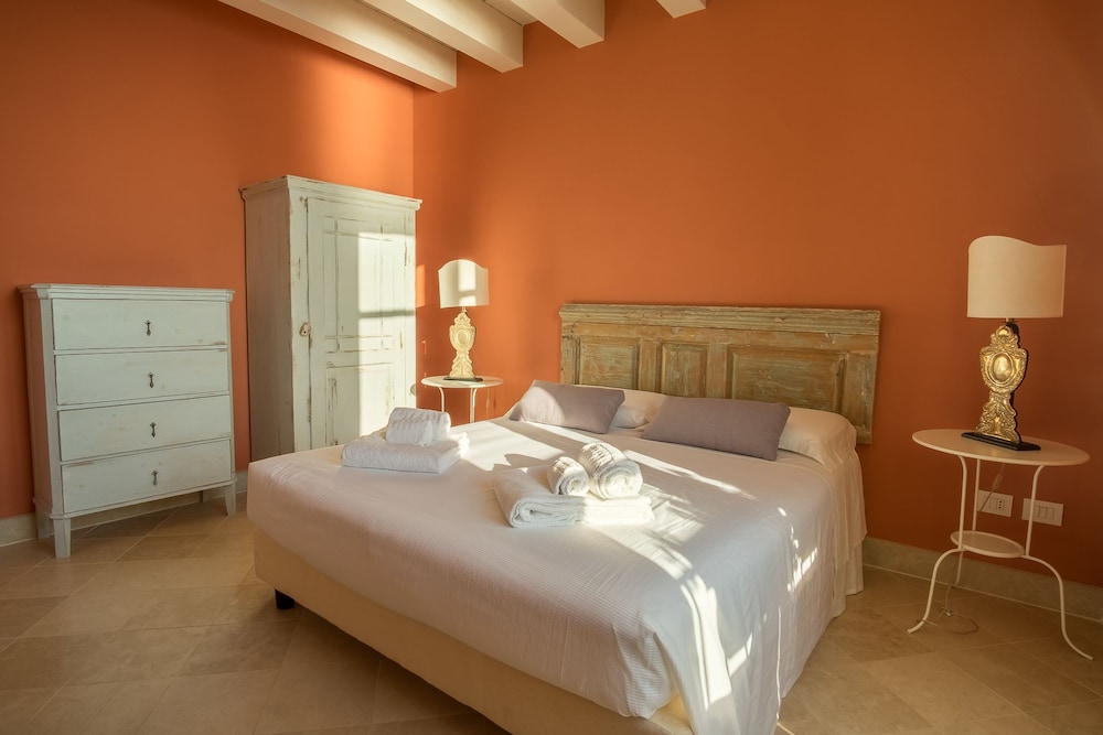 ALPHEUS, DELUXE, APARTMENT