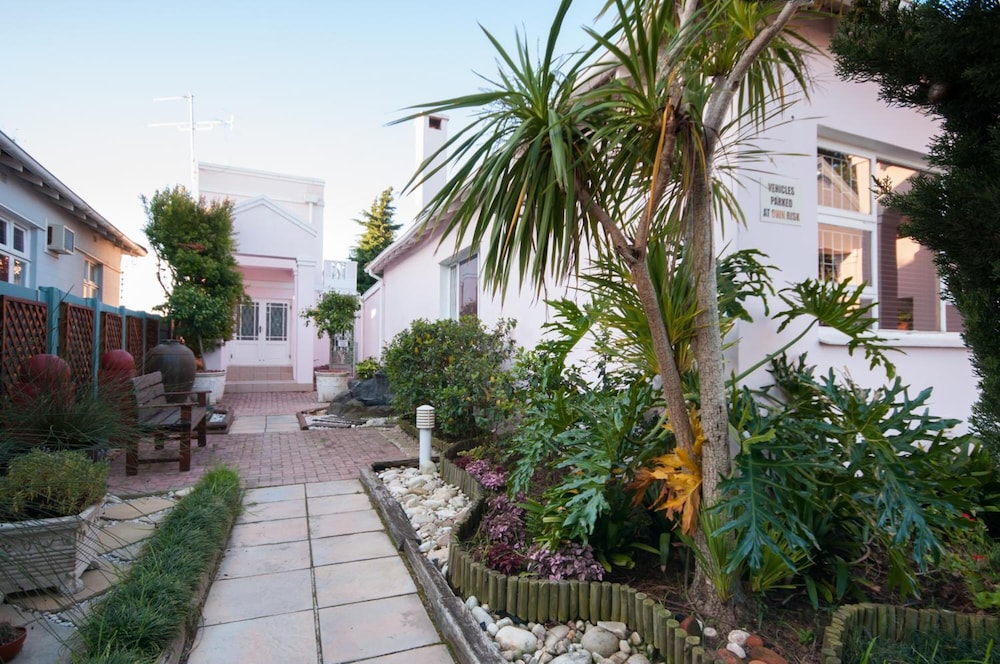 Heugh Road Guest House (Essential Service Acc) 22/24