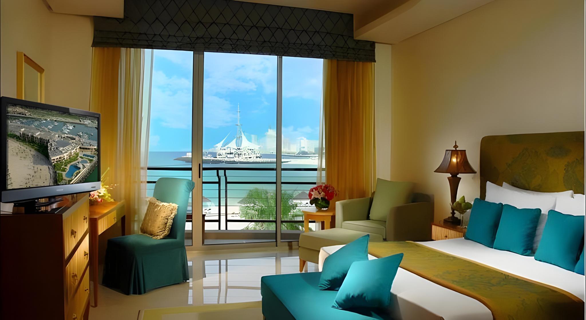 Deluxe, Beach Front