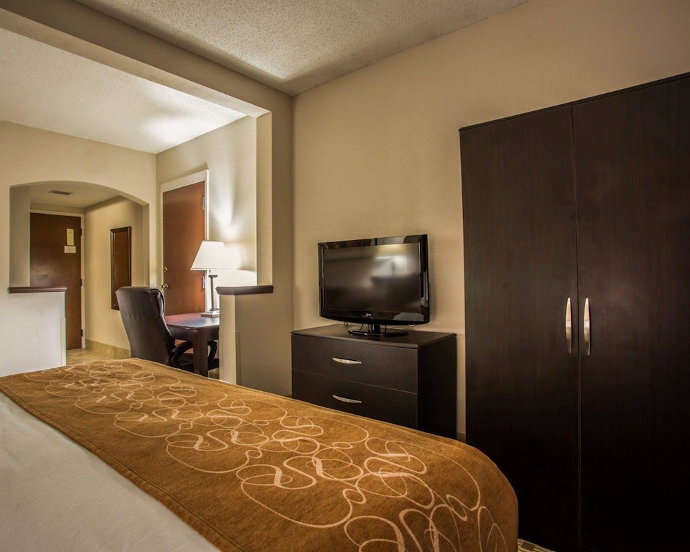 Comfort Suites Lumberton North 20/53